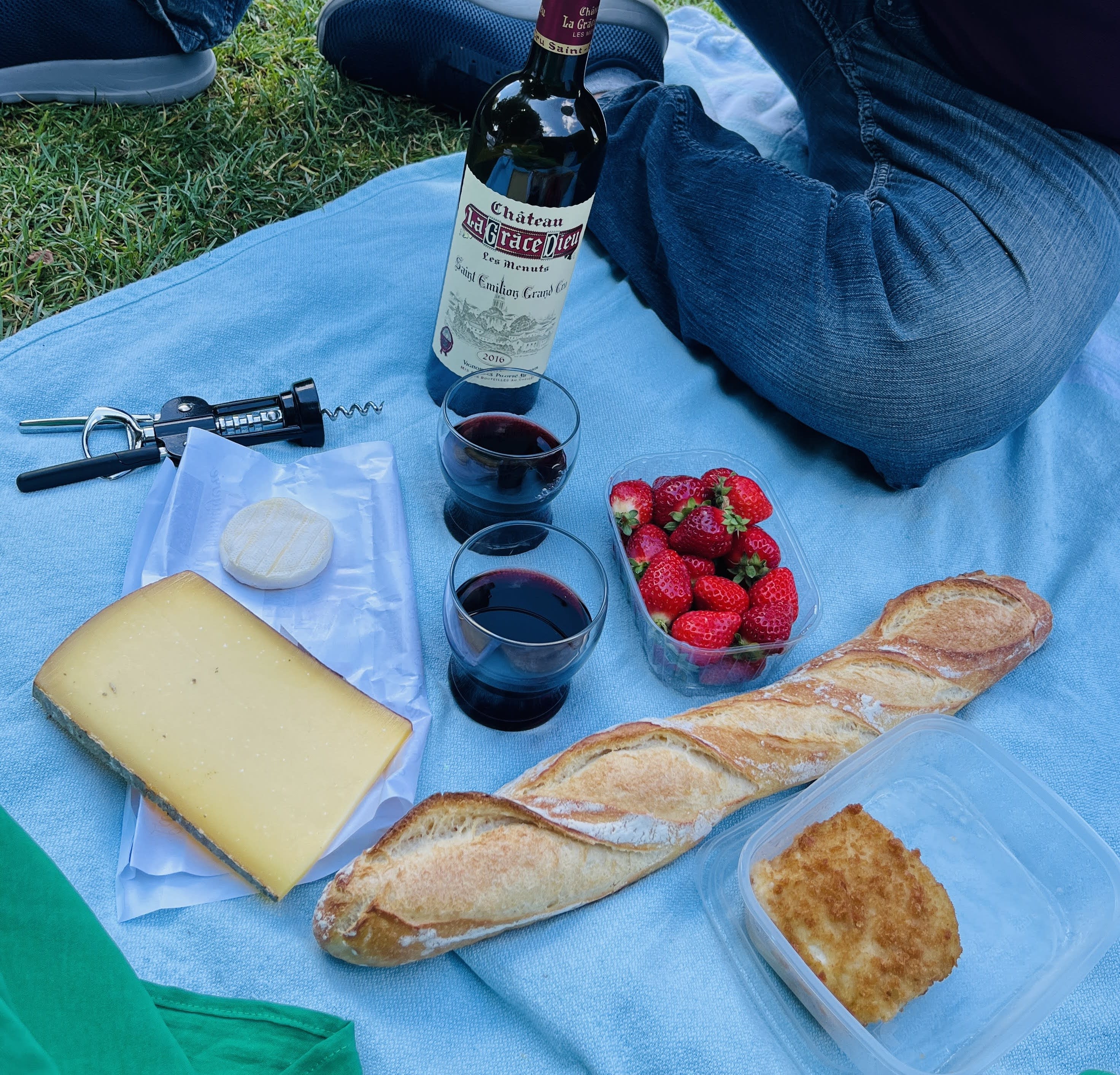 From Market to Blanket: A Paris Picnic How-To