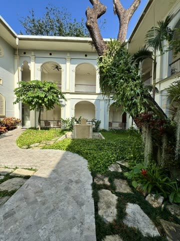 Hotel del Parque: More Than Just a Night in Guayaquil Before the Galápagos
