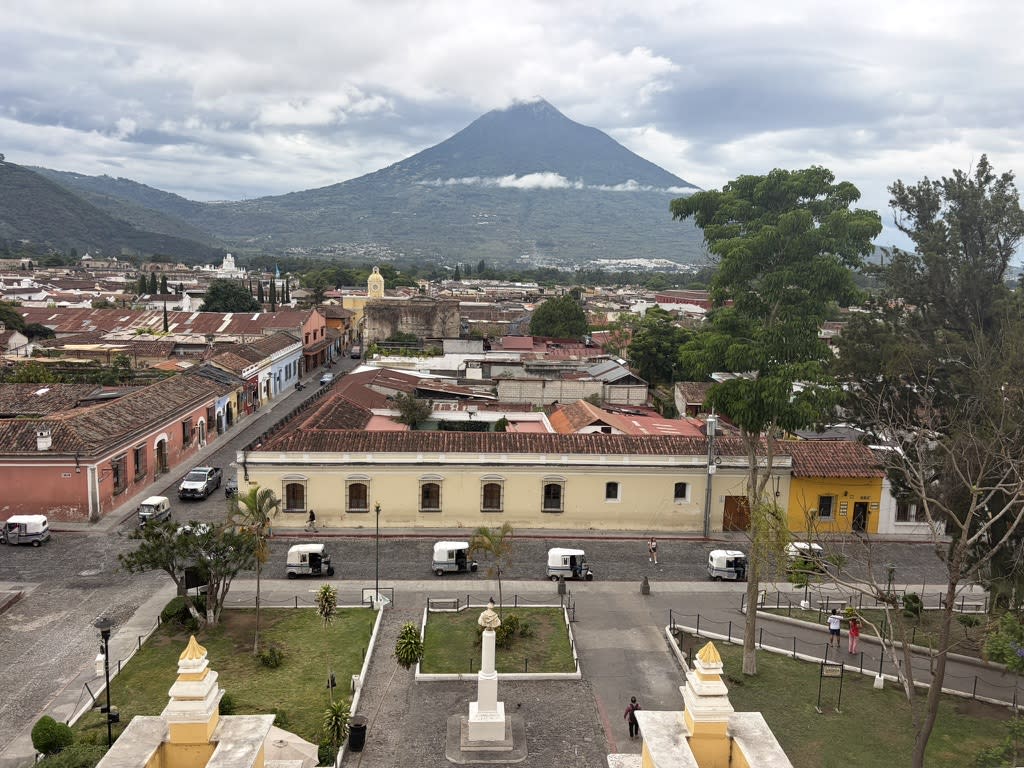 Advisor - Antigua, Guatemala: Volcano Views & Vibrant Streets