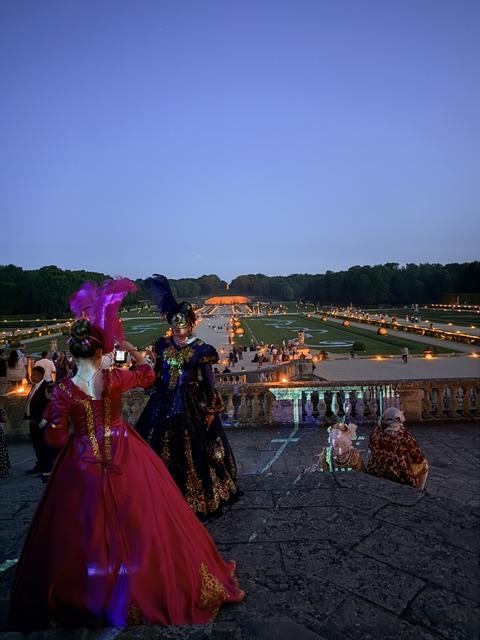 A Guide to France’s Château Balls & Candlelit Evenings