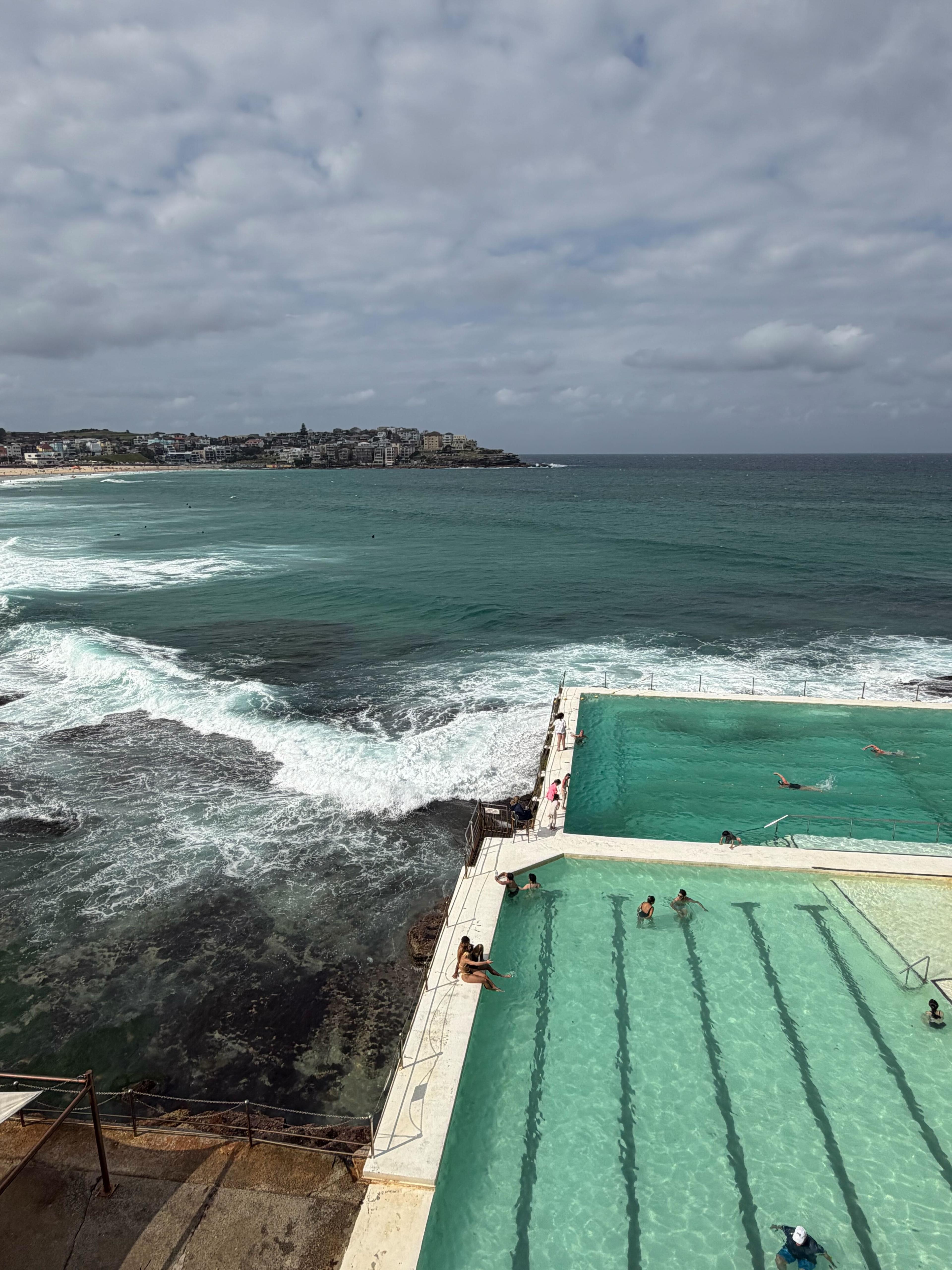 Advisor - Discovering Sydney: A Guide to the Harbour City